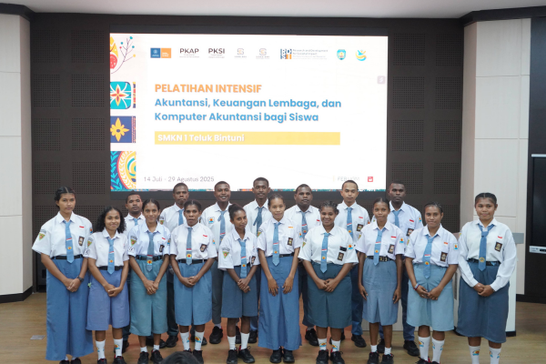 Artikel image Pembukaan Pelatihan Intensif Akuntansi, Keuangan Lembaga, dan Komputer Akuntansi bagi Siswa SMKN 1 Bintuni di FEB UGM